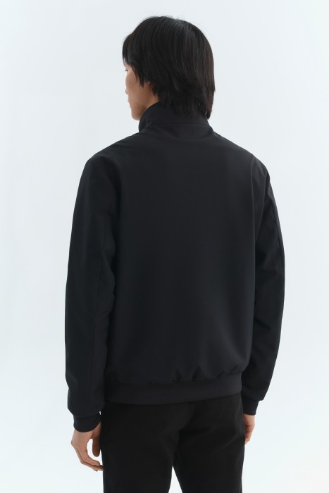 ветровка по цене 5940 руб вид справа