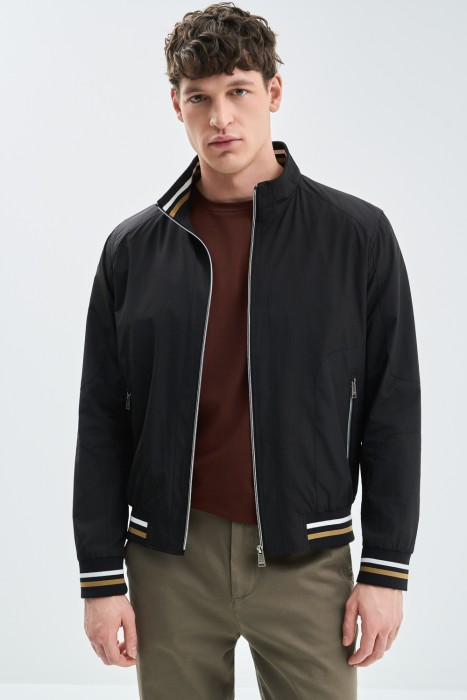 ветровка от бренда снежная королева вид слева