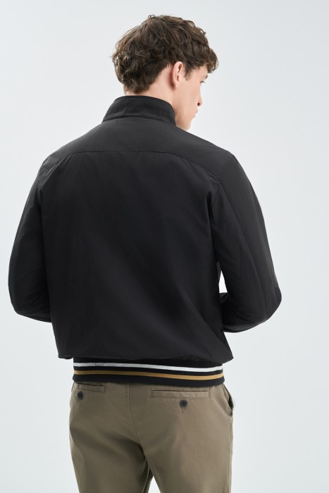 ветровка по цене 4980 руб вид справа