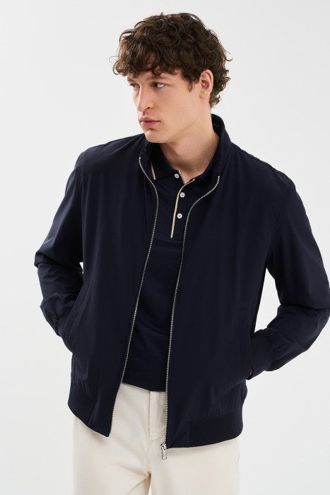 ветровка от бренда снежная королева вид слева