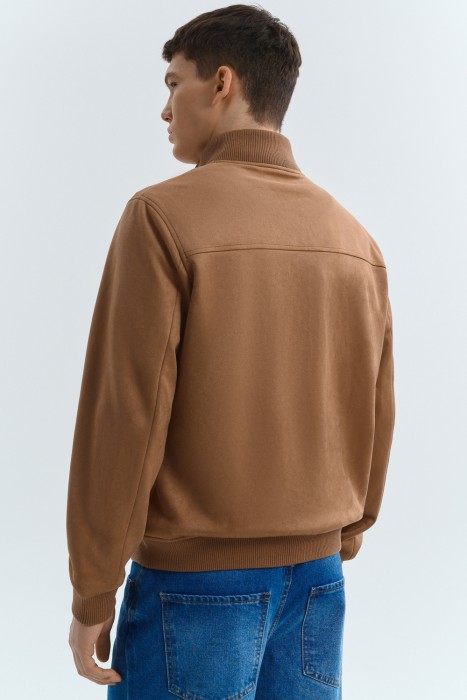 ветровка по цене 5900 руб вид справа