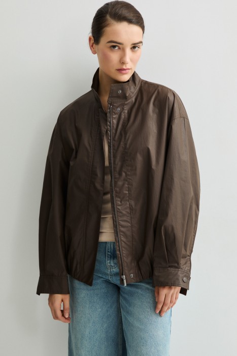 ветровка от бренда снежная королева вид слева