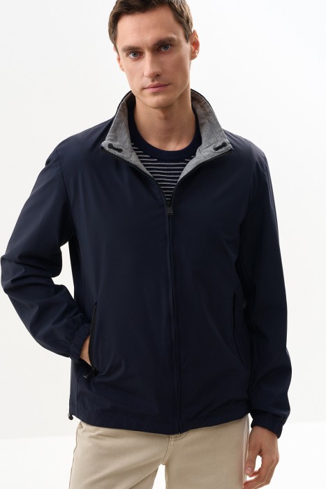 ветровка от бренда снежная королева вид слева