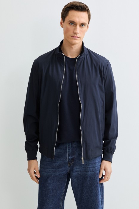 ветровка от бренда снежная королева вид слева