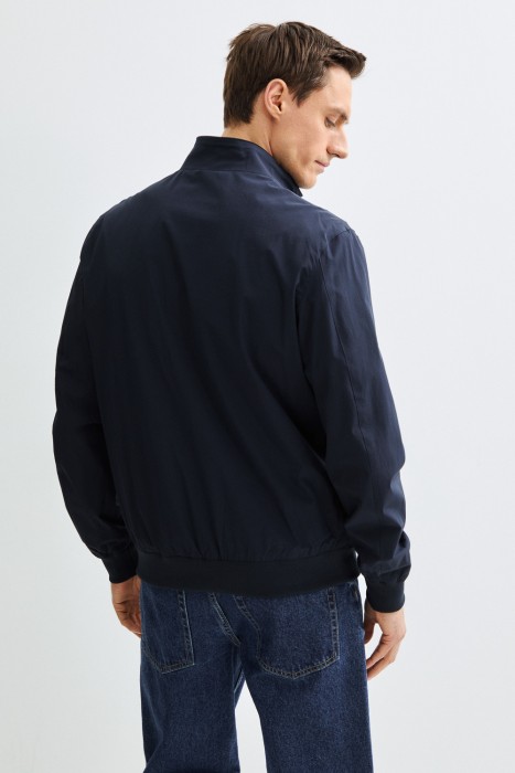 ветровка по цене 4210 руб вид справа