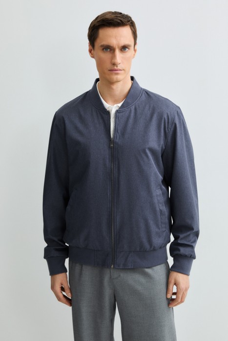 ветровка от бренда снежная королева вид слева