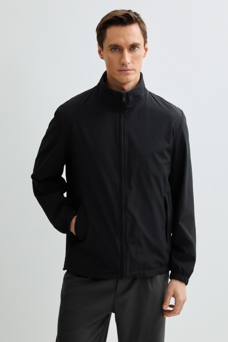 ветровка от бренда снежная королева вид слева