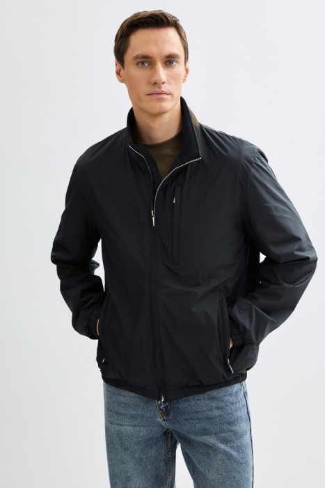 ветровка от бренда снежная королева вид слева