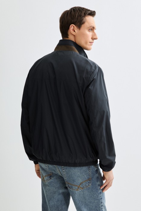 ветровка по цене 4750 руб вид справа