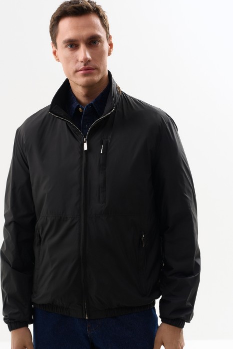 ветровка от бренда снежная королева вид слева