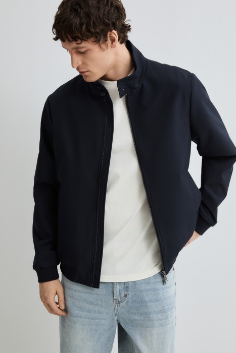 ветровка от бренда снежная королева вид слева