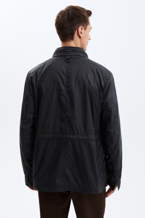 ветровка  по цене 5900 руб вид справа