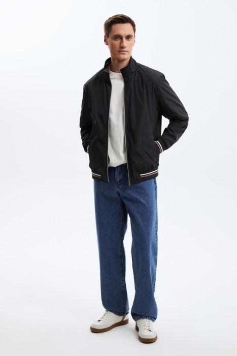 ветровка от бренда снежная королева вид слева