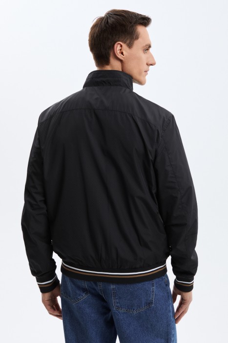 ветровка по цене 4980 руб вид справа