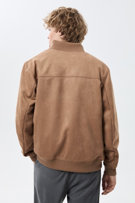 ветровка по цене 5900 руб вид справа