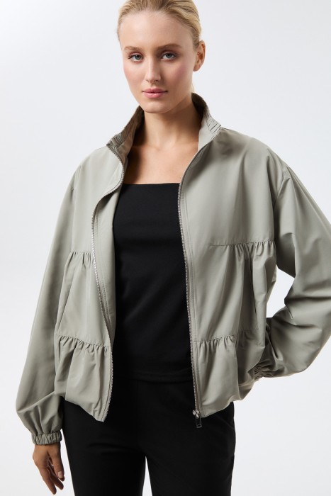 ветровка от бренда снежная королева вид слева