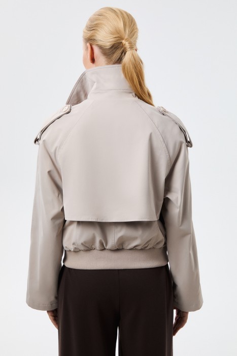 ветровка по цене 6900 руб вид справа