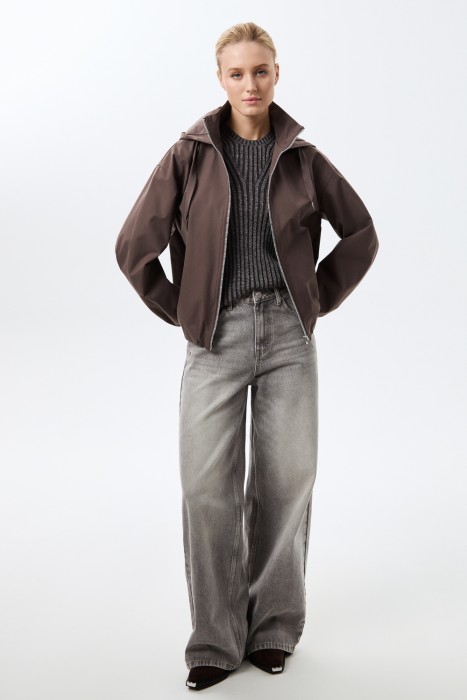 ветровка от бренда снежная королева вид слева