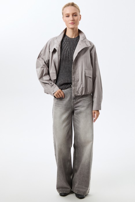 ветровка от бренда снежная королева вид слева