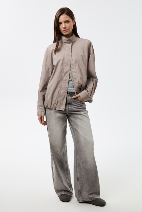 ветровка от бренда снежная королева вид слева