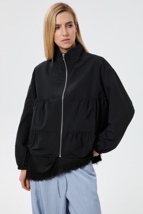 ветровка от бренда снежная королева вид слева