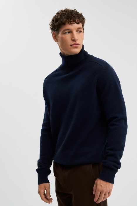 водолазка из шерсти из россии вид сбоку