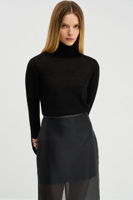 водолазка из шерсти от бренда снежная королева вид слева