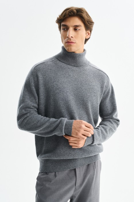 водолазка из шерсти по цене 2580 руб вид справа