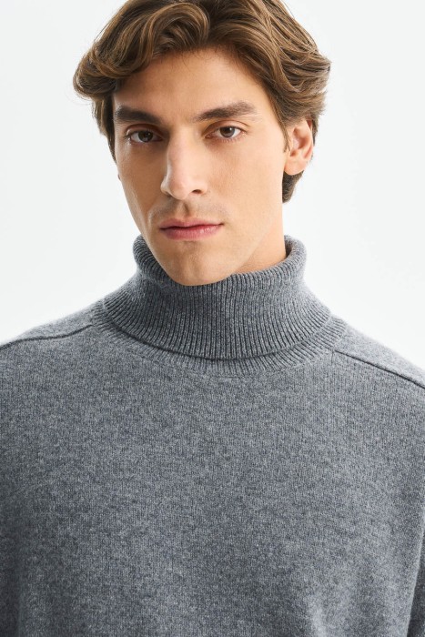 водолазка из шерсти из россии вид сбоку