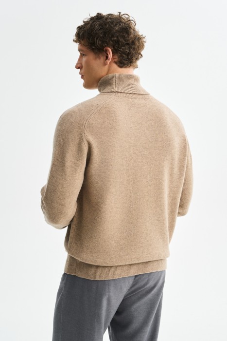 водолазка из шерсти из россии вид сбоку