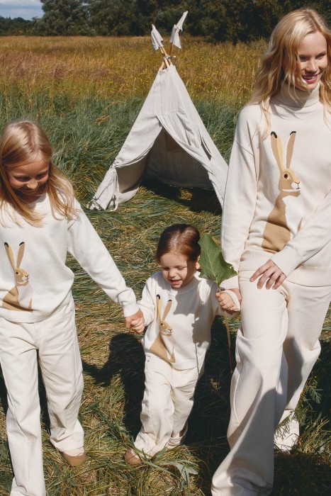 водолазка с рисунком от бренда снежная королева вид слева