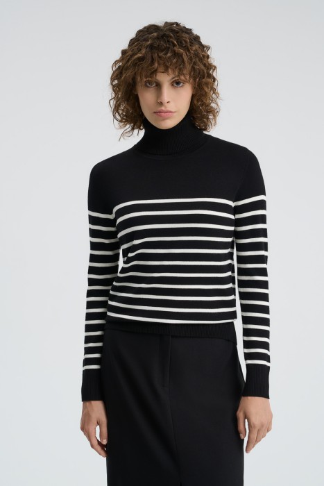 водолазка в полоску от бренда снежная королева вид слева