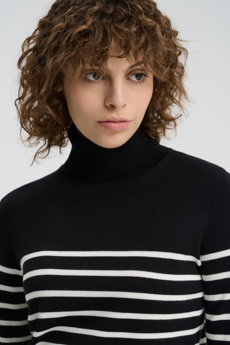 водолазка в полоску из россии вид сбоку