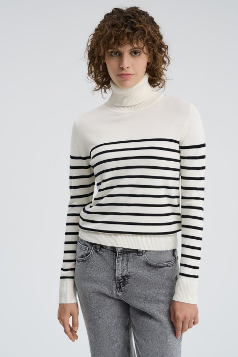 водолазка в полоску от бренда снежная королева вид слева