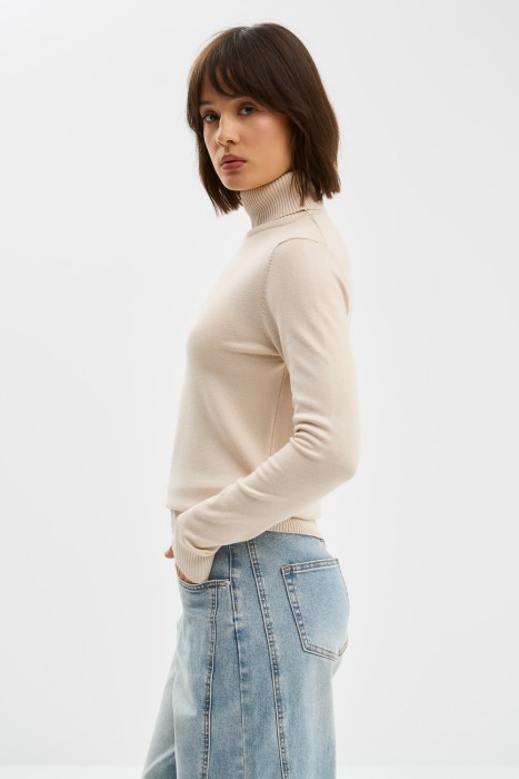 водолазка по цене 960 руб вид справа