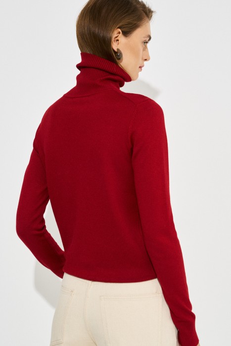 водолазка по цене 960 руб вид справа