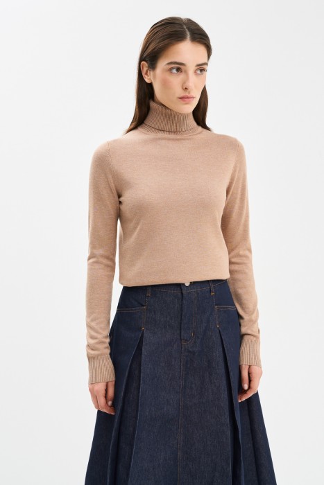 водолазка от бренда снежная королева вид слева