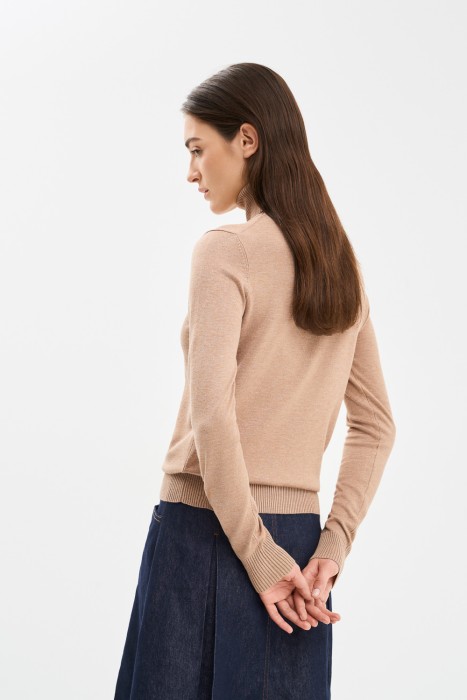 водолазка по цене 960 руб вид справа