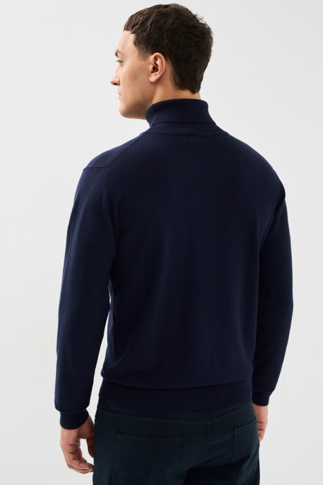 водолазка по цене 1200 руб вид справа