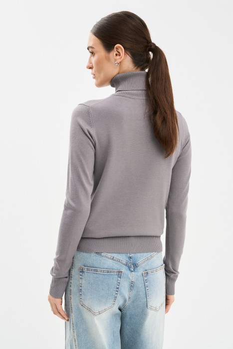 водолазка по цене 960 руб вид справа