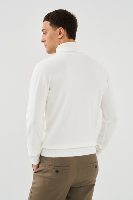 водолазка по цене 1200 руб вид справа