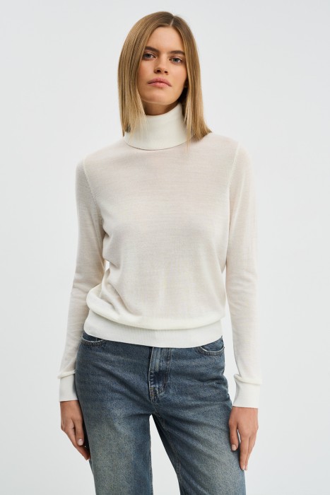 водолазка от бренда снежная королева вид слева