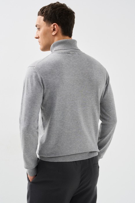 водолазка по цене 1130 руб вид справа