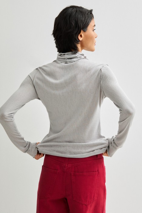 водолазка по цене 1480 руб вид справа