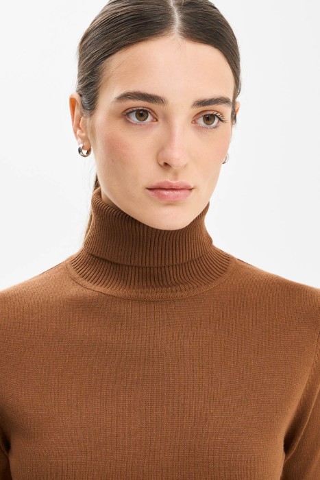 водолазка от бренда снежная королева вид слева