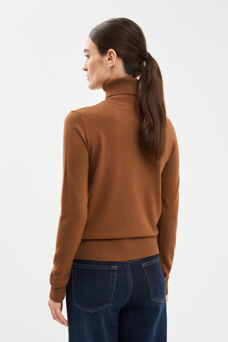 водолазка по цене 960 руб вид справа