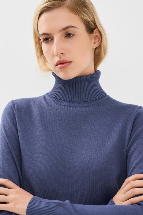 водолазка от бренда снежная королева вид слева