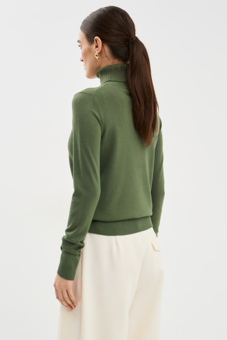 водолазка по цене 960 руб вид справа