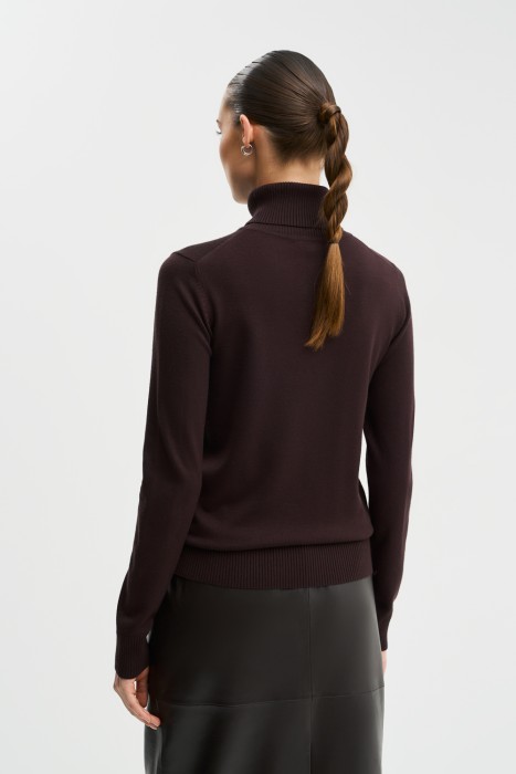 водолазка по цене 900 руб вид справа