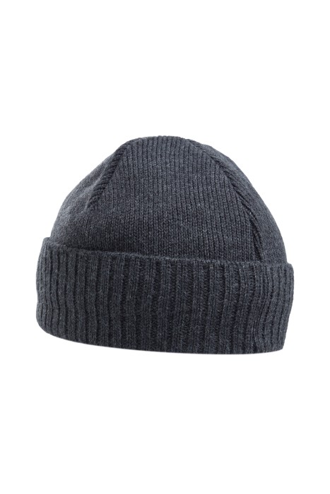 вязаная шапка от бренда снежная королева вид слева